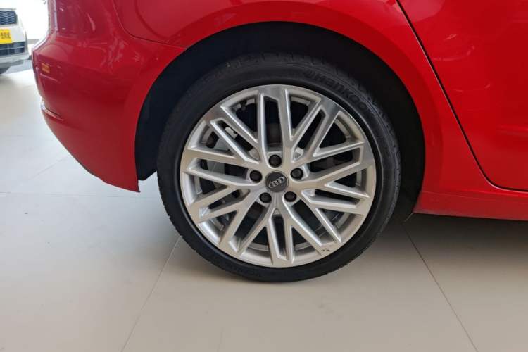 Used Audi A3 2018 30th Anniversary Edition Sportback 35 TFSI Style Model Right Rear Wheel Hub