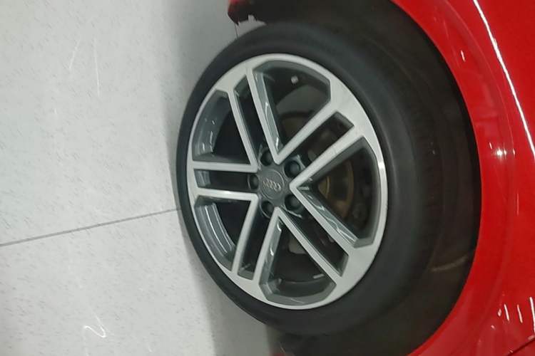 Used Audi A3 2018 30th Anniversary Edition Limousine 35 TFSI Sport Model Right Rear Wheel Hub