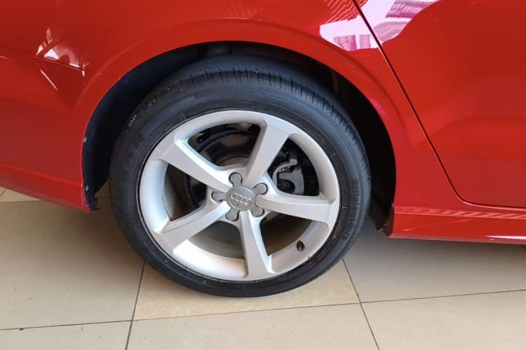 Used Audi A3 2018 30th Anniversary Edition Limousine 35 TFSI Fashion Model Right Rear Wheel Hub