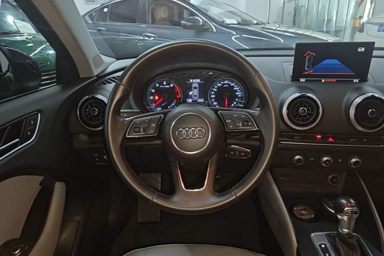 Used Audi A3 2018 30th Anniversary Edition Limousine 35 TFSI Fashion Model Steering Wheel