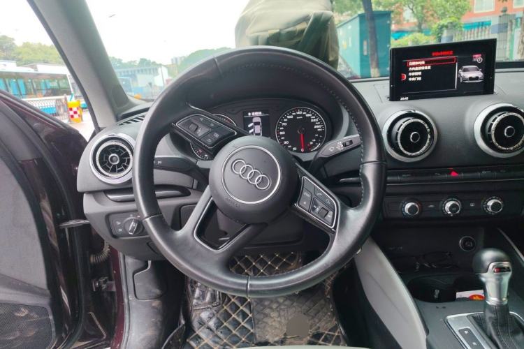 Used Audi A3 2018 30th Anniversary Edition Limousine 35 TFSI Fashion Model Steering Wheel