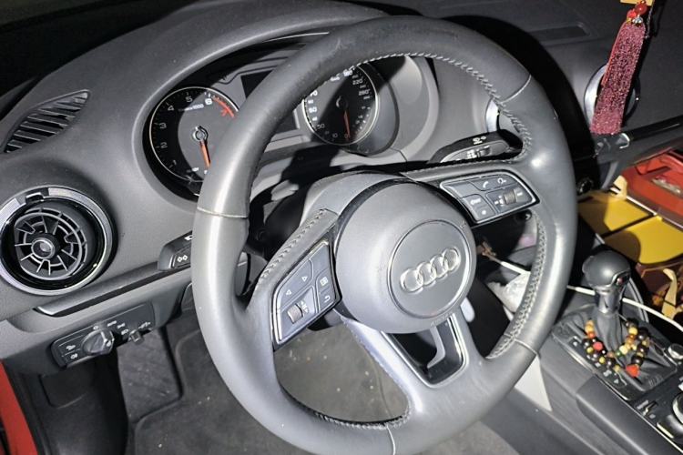 Used Audi A3 2018 30th Anniversary Edition Limousine 35 TFSI Fashion Model Steering Wheel