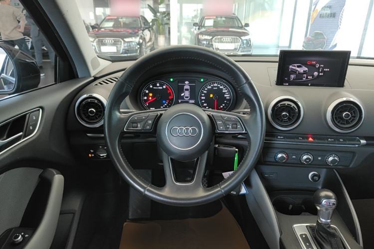 Used Audi A3 2018 30th Anniversary Edition Limousine 35 TFSI Fashion Model Steering Wheel