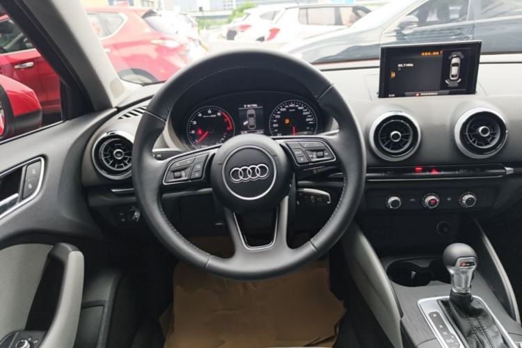 Used Audi A3 2018 30th Anniversary Edition Limousine 35 TFSI Fashion Model Steering Wheel