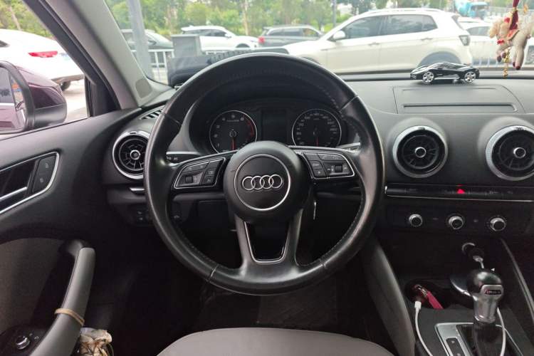 Used Audi A3 2018 30th Anniversary Edition Limousine 35 TFSI Fashion Model Steering Wheel