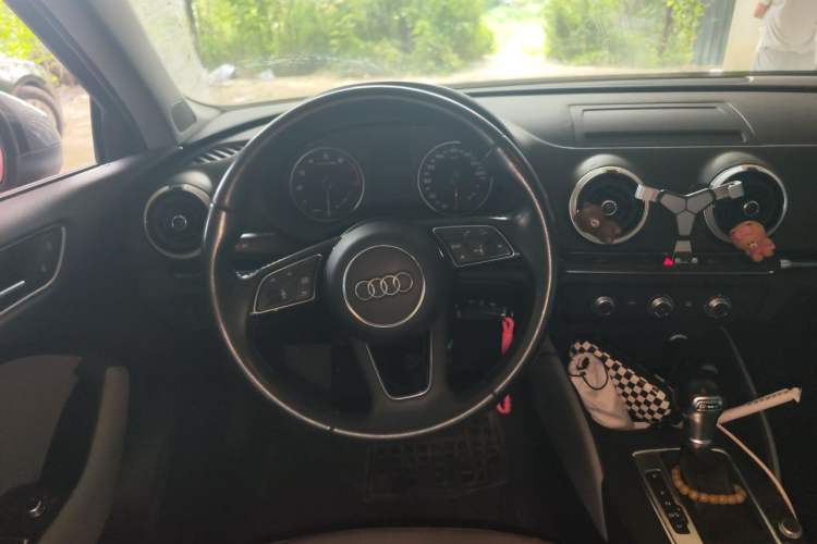 Used Audi A3 2018 30th Anniversary Edition Limousine 35 TFSI Fashion Model Steering Wheel