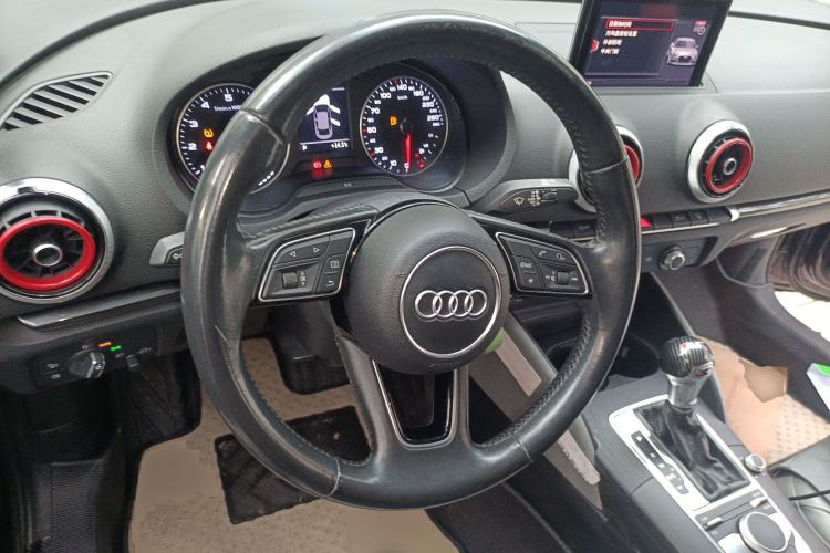 Used Audi A3 2018 30th Anniversary Edition Limousine 35 TFSI Fashion Model Steering Wheel