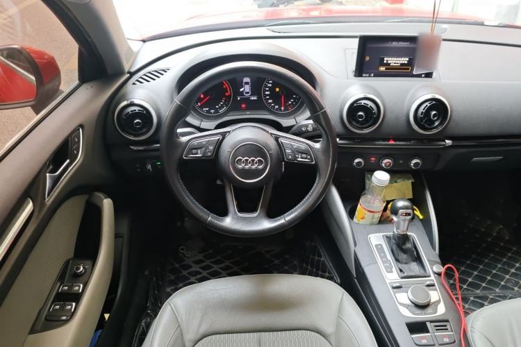 Used Audi A3 2018 30th Anniversary Edition Limousine 35 TFSI Fashion Model Steering Wheel