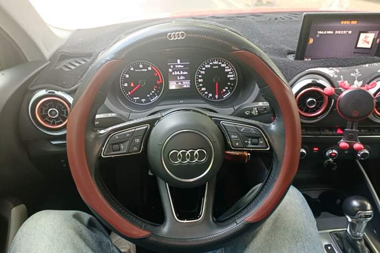 Used Audi A3 2018 30th Anniversary Edition Limousine 35 TFSI Fashion Model Steering Wheel