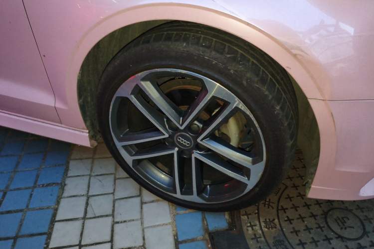 Used Audi A3 2018 30th Anniversary Edition Limousine 35 TFSI Fashion Model Right Front Wheel Hub