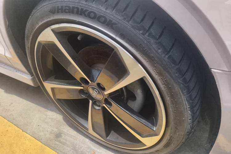 Used Audi A3 2018 30th Anniversary Edition Limousine 35 TFSI Style Model Right Front Wheel Hub