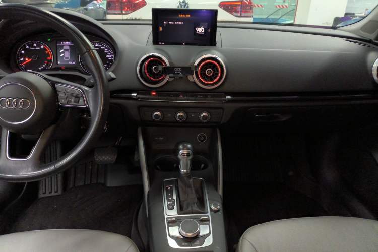 Used Audi A3 2018 30th Anniversary Edition Limousine 35 TFSI Fashion Model Audio And AC Panel