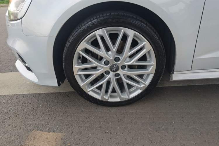 Used Audi A3 2018 30th Anniversary Edition Sportback 40 TFSI Style Model Left Front Wheel Hub