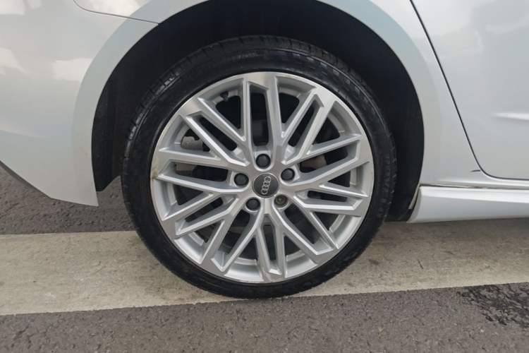 Used Audi A3 2018 30th Anniversary Edition Sportback 40 TFSI Style Model Right Rear Wheel Hub