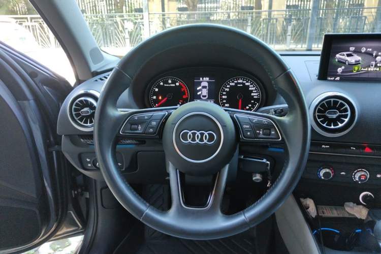 Used Audi A3 2018 30th Anniversary Edition Limousine 35 TFSI Fashion Model Steering Wheel