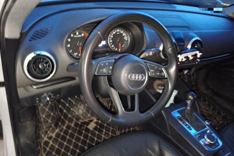 Used Audi A3 2018 30th Anniversary Edition Limousine 35 TFSI Fashion Model Steering Wheel
