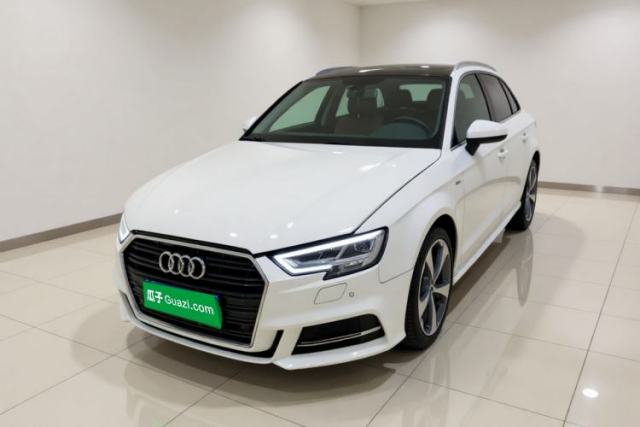 Audi A3 2018 30th Anniversary Edition Sportback 35 TFSI Sport Model مستعملة