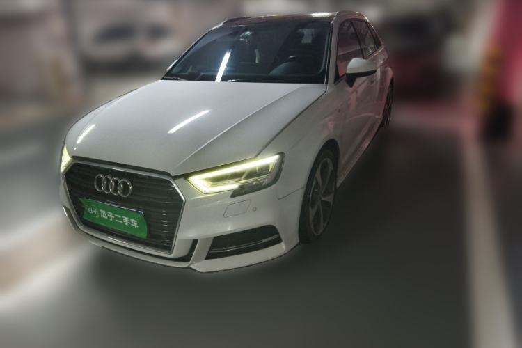 Używany Audi A3 2018 30th Anniversary Edition Sportback 35 TFSI Sport Model Guazi used car, China used car export, Used car for sale, Used cars, Cheapest cars for sale
