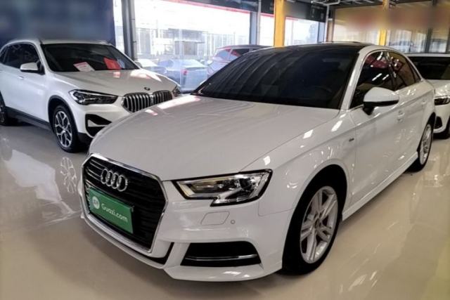 Ojetý Audi A3 2018 30th Anniversary Edition Limousine 35 TFSI Fashion Model