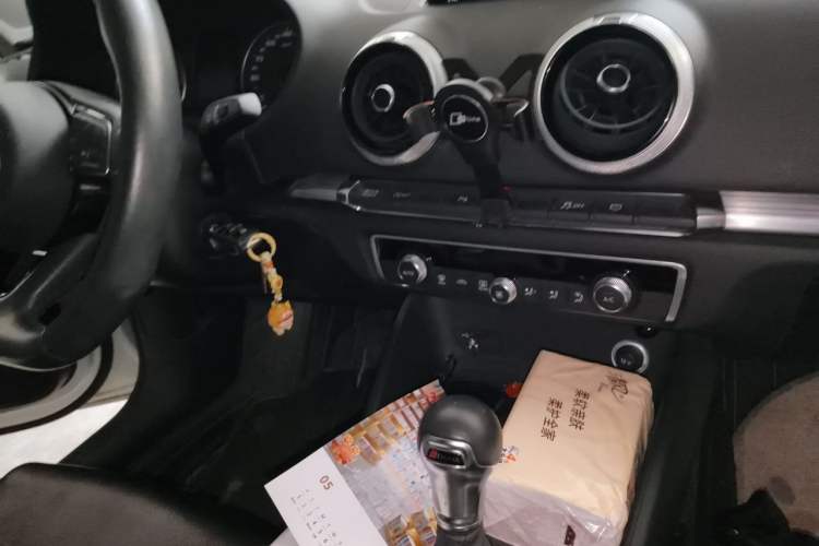 Used Audi A3 2018 30th Anniversary Edition Limousine 35 TFSI Sport Model Audio And AC Panel