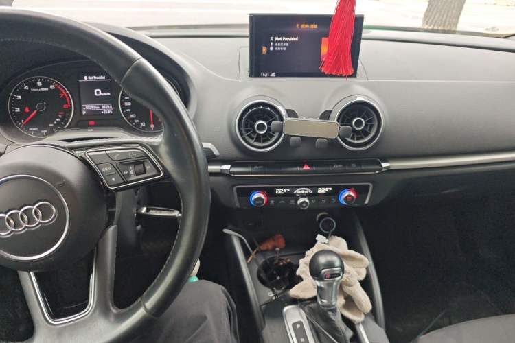 Used Audi A3 2018 30th Anniversary Edition Sportback 35 TFSI Ambition Model Audio And AC Panel