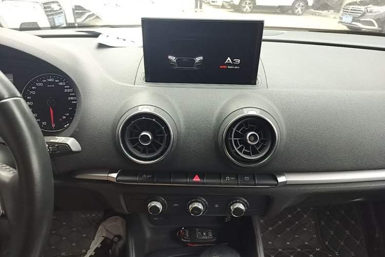 Used Audi A3 2018 30th Anniversary Edition Sportback 35 TFSI Ambition Model Audio And AC Panel