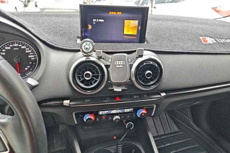 Used Audi A3 2018 30th Anniversary Edition Limousine 35 TFSI Ambition Model Audio And AC Panel