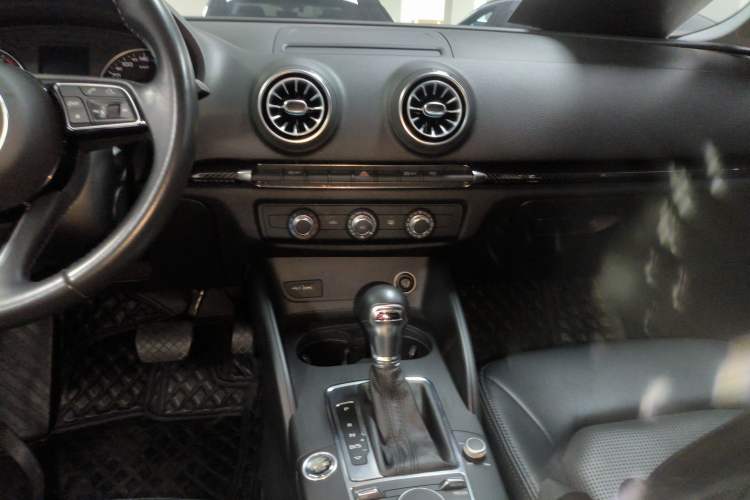 Used Audi A3 2018 30th Anniversary Edition Limousine 35 TFSI Ambition Model Audio And AC Panel