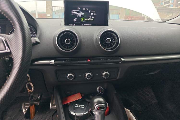 Used Audi A3 2018 30th Anniversary Edition Sportback 35 TFSI Ambition Model Audio And AC Panel