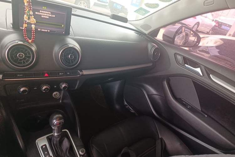 Used Audi A3 2018 30th Anniversary Edition Sportback 35 TFSI Ambition Model Audio And AC Panel
