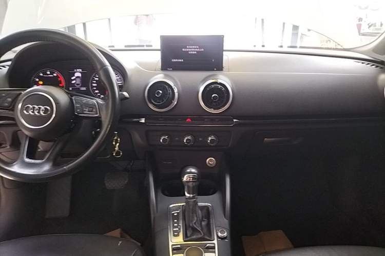 Used Audi A3 2018 30th Anniversary Edition Limousine 35 TFSI Fashion Model Audio And AC Panel