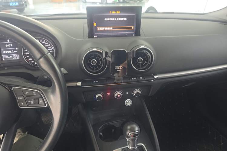 Used Audi A3 2018 30th Anniversary Edition Sportback 35 TFSI Ambition Model Audio And AC Panel