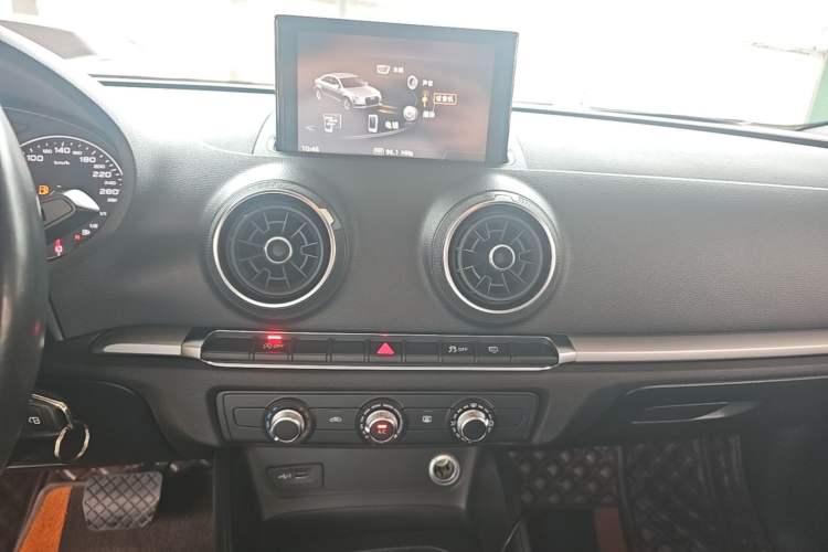 Used Audi A3 2018 30th Anniversary Edition Limousine 35 TFSI Ambition Model Audio And AC Panel