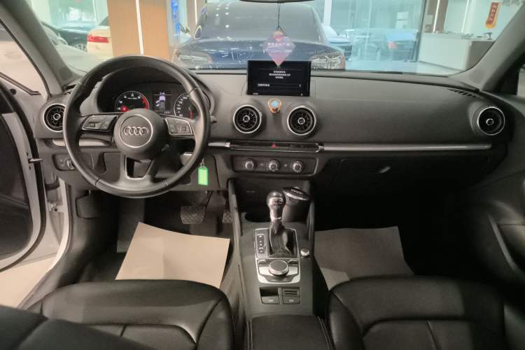 Used Audi A3 2018 30th Anniversary Edition Sportback 35 TFSI Ambition Model Audio And AC Panel