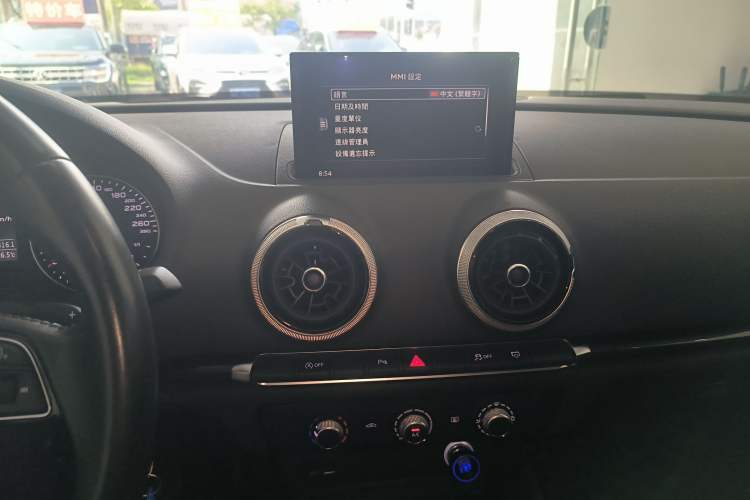 Used Audi A3 2018 30th Anniversary Edition Limousine 35 TFSI Fashion Model Audio And AC Panel