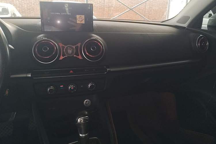 Used Audi A3 2018 30th Anniversary Edition Limousine 35 TFSI Ambition Model Audio And AC Panel