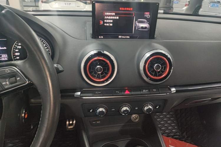 Used Audi A3 2018 30th Anniversary Edition Limousine 35 TFSI Fashion Model Audio And AC Panel