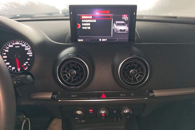 Used Audi A3 2018 30th Anniversary Edition Sportback 35 TFSI Ambition Model Audio And AC Panel