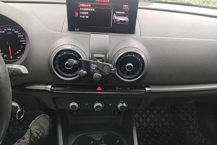 Used Audi A3 2018 30th Anniversary Edition Sportback 35 TFSI Ambition Model Audio And AC Panel