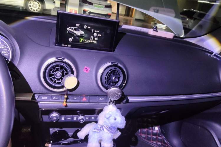 Used Audi A3 2018 30th Anniversary Edition Limousine 35 TFSI Sport Model Audio And AC Panel