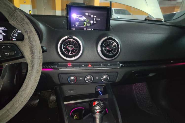 Used Audi A3 2018 30th Anniversary Edition Limousine 35 TFSI Fashion Model Audio And AC Panel