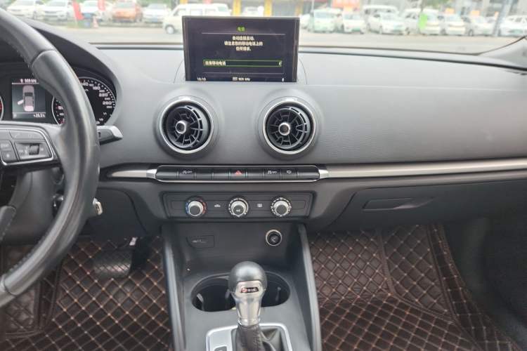 Used Audi A3 2018 30th Anniversary Edition Sportback 35 TFSI Ambition Model Audio And AC Panel