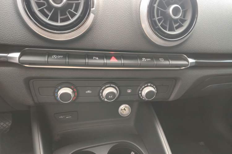 Used Audi A3 2018 30th Anniversary Edition Limousine 35 TFSI Fashion Model Audio And AC Panel