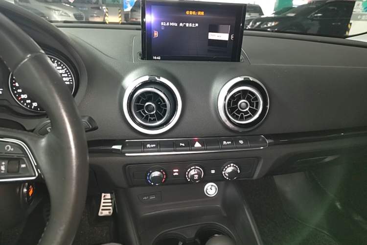 Used Audi A3 2018 30th Anniversary Edition Limousine 35 TFSI Fashion Model Audio And AC Panel