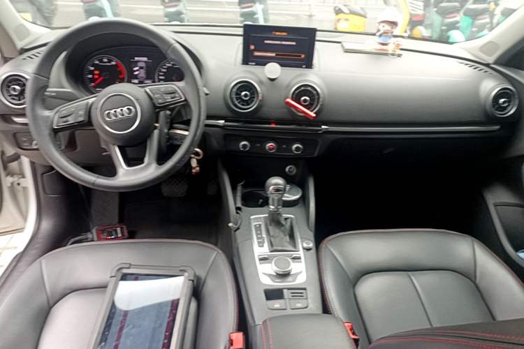 Used Audi A3 2018 30th Anniversary Edition Sportback 35 TFSI Ambition Model Center Console