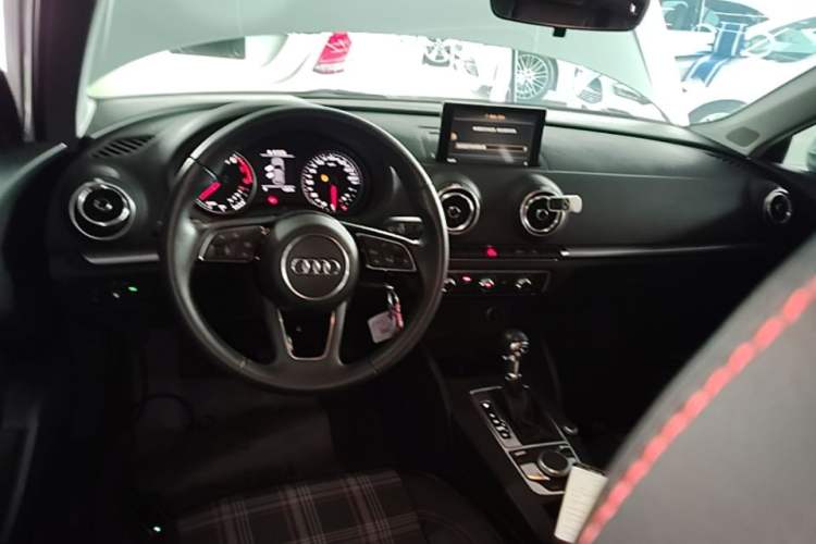 Used Audi A3 2018 30th Anniversary Edition Sportback 35 TFSI Ambition Model Center Console