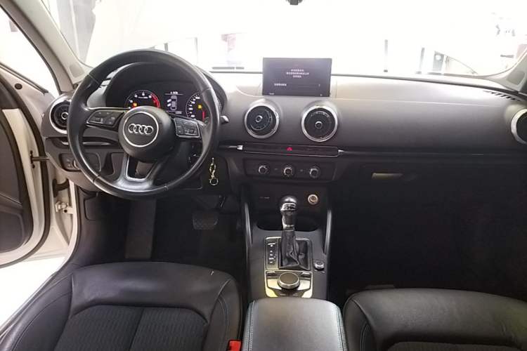 Used Audi A3 2018 30th Anniversary Edition Limousine 35 TFSI Fashion Model Center Console
