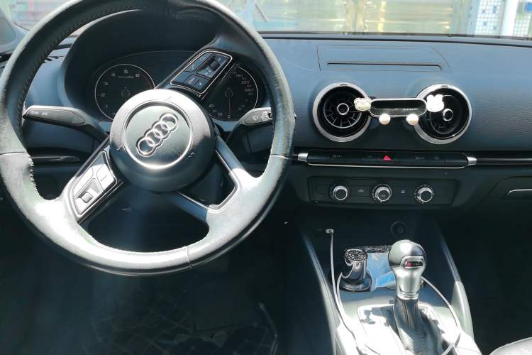 Used Audi A3 2018 30th Anniversary Edition Sportback 35 TFSI Fashion Model Center Console
