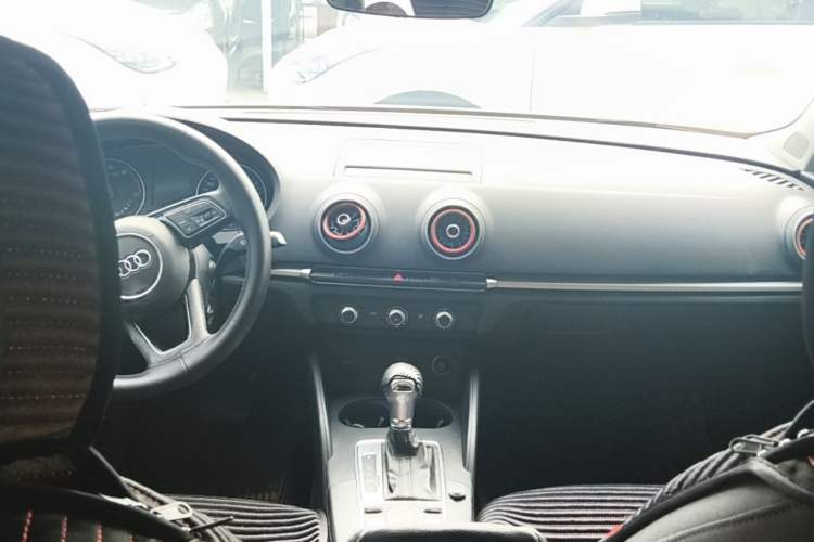 Used Audi A3 2018 30th Anniversary Edition Sportback 35 TFSI Ambition Model Center Console