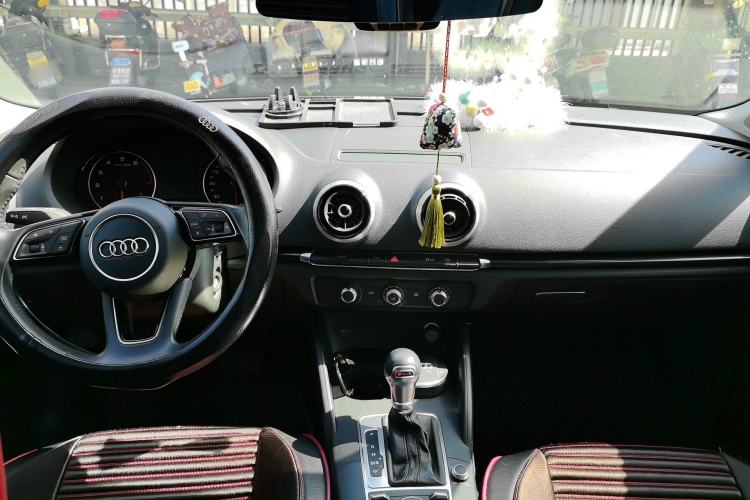 Used Audi A3 2018 30th Anniversary Edition Limousine 35 TFSI Fashion Model Center Console